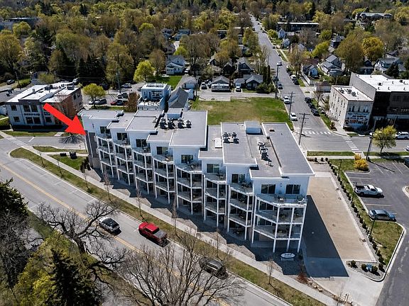 3rd image of 539 Bay St #404