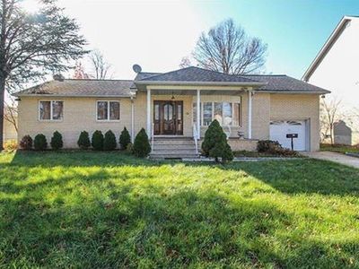 61 Elm St, Colonia, NJ, 07067