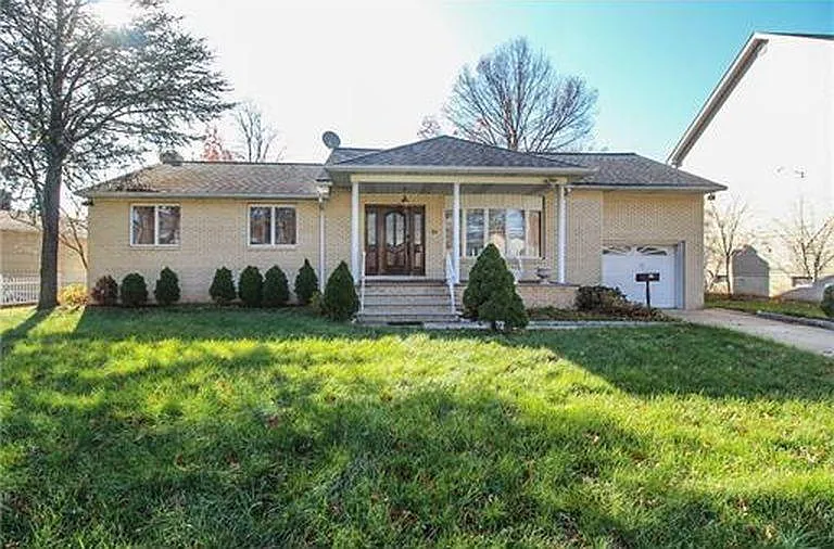 61 Elm St photo 1