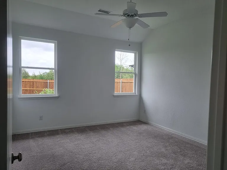 1905 Plymouth Dr — Photo 11