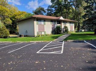 818 Carrier Creek Blvd NE APT 102, Grand Rapids, MI 49503