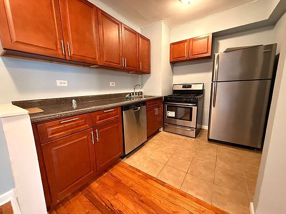 4th image of 2331 Ocean Ave #B3