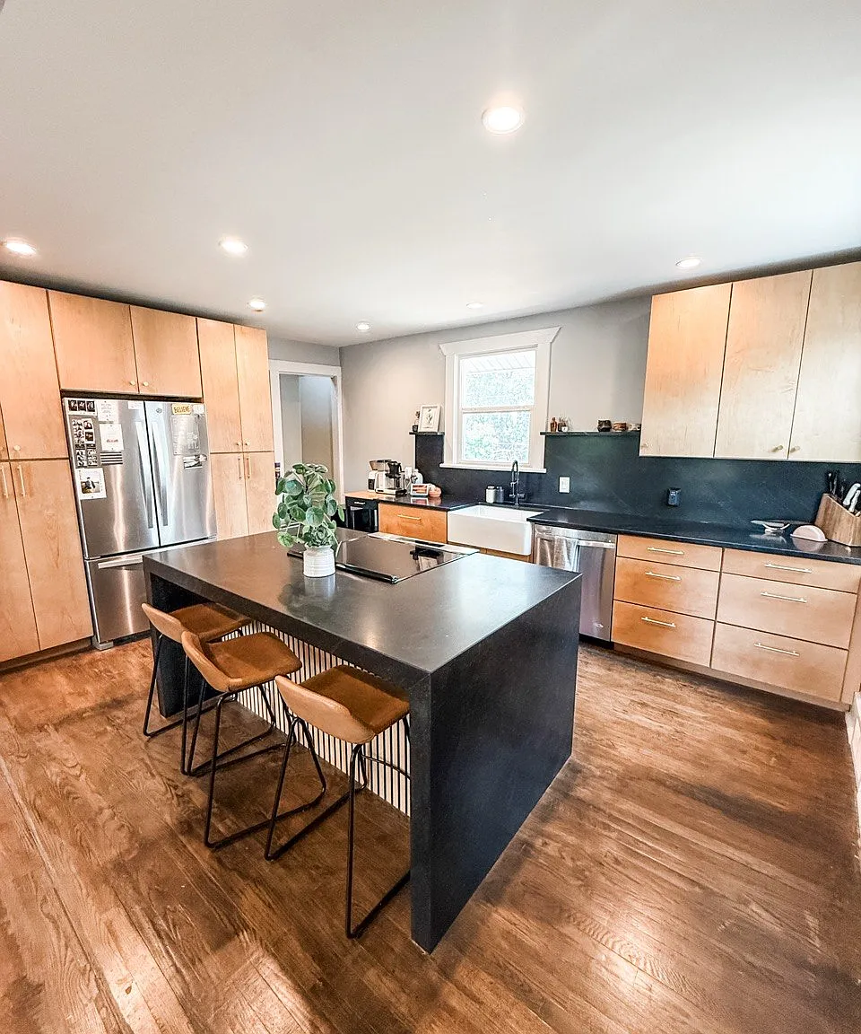 4 bed, 1700 sqft, $2,700 — Photo 1
