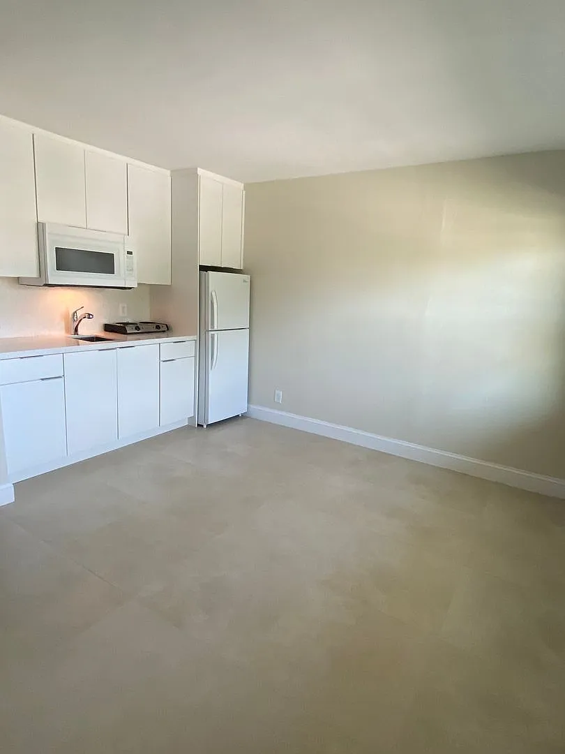 GEM COVE APARTMENTS — Photo 3