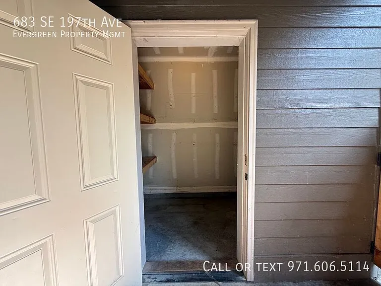 683 SE 197th Ave — Photo 6