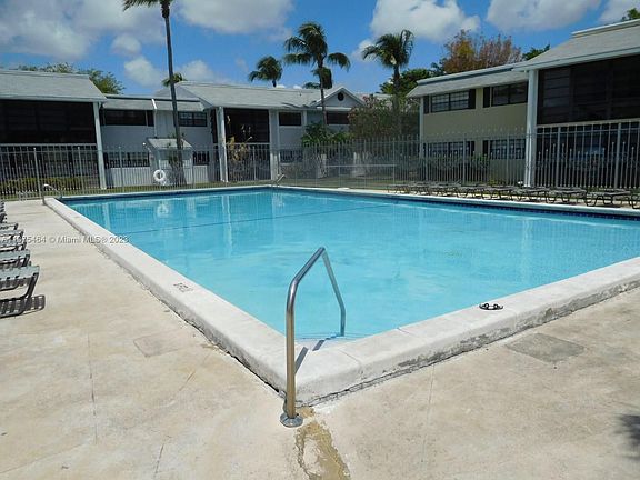 2nd image of 815 NE 199th St APT 202