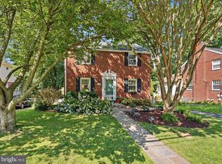 6107 Brook Dr, Falls Church, VA 22044