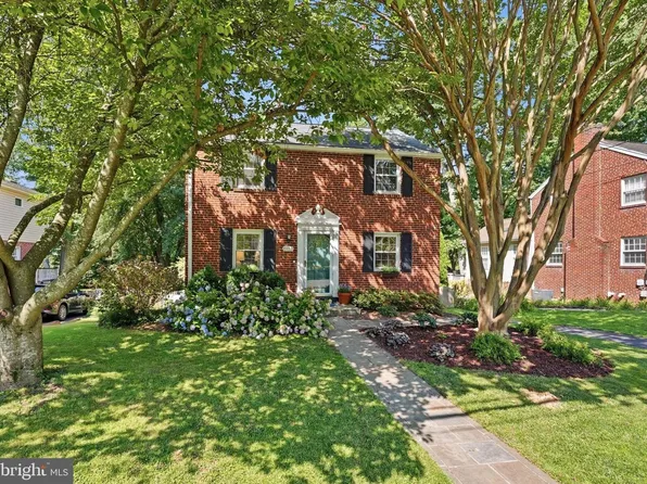 6107 Brook Dr, Falls Church, VA 22044