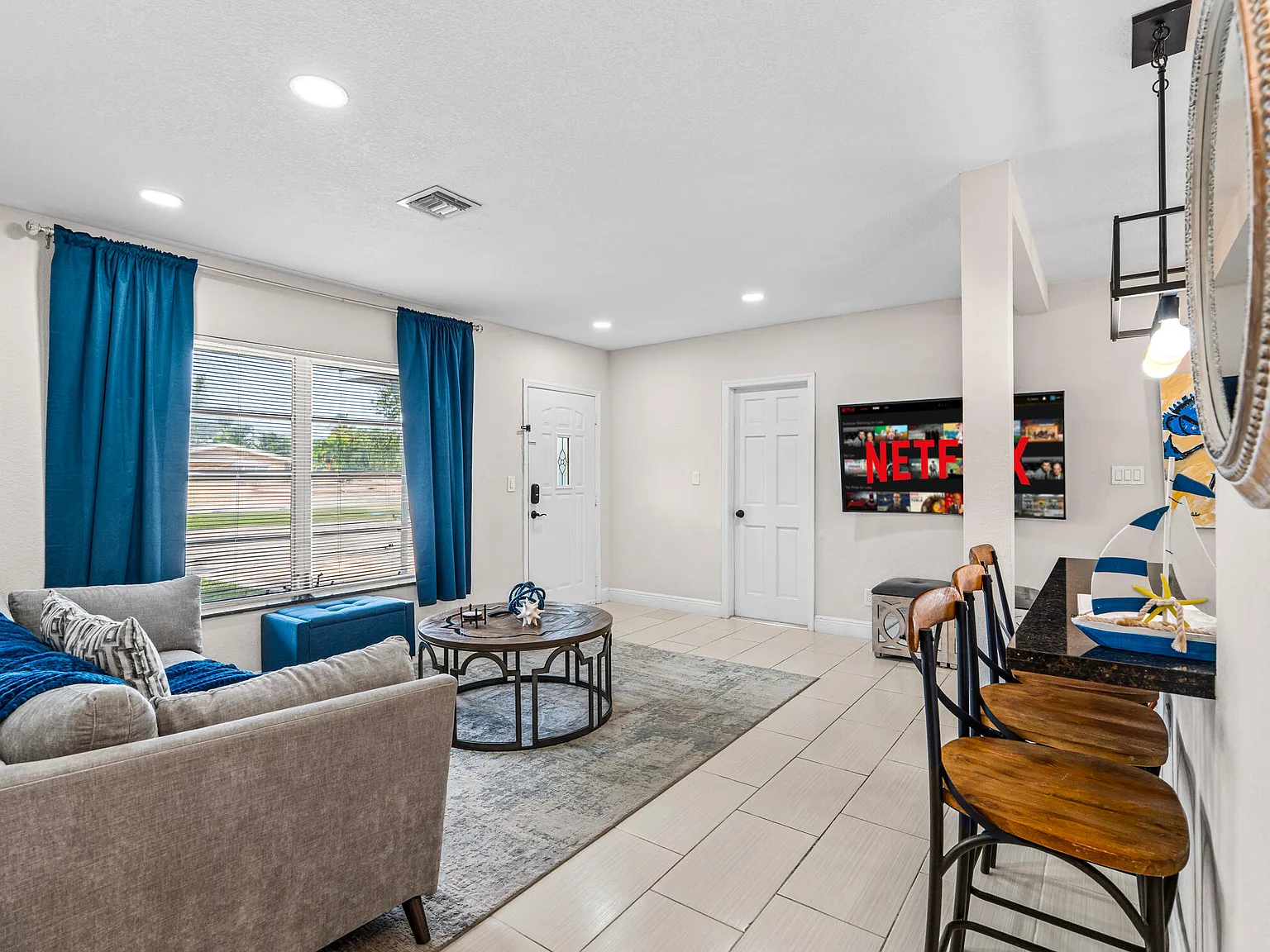 2 bed, 1.0 bath, 880 sqft, $2,750 — Photo 3