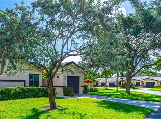 14 Ridgepointe Dr #D, Boynton Beach, FL 33435