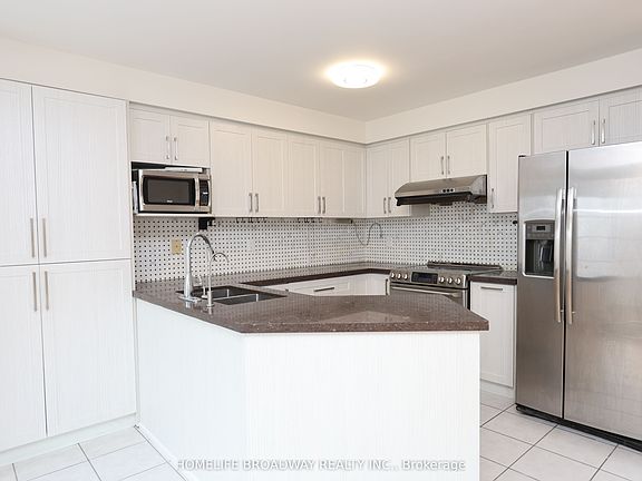 3rd image of 775 Bur Oak Ave