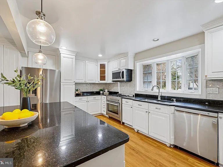4902 Derussey Pkwy — Photo 14
