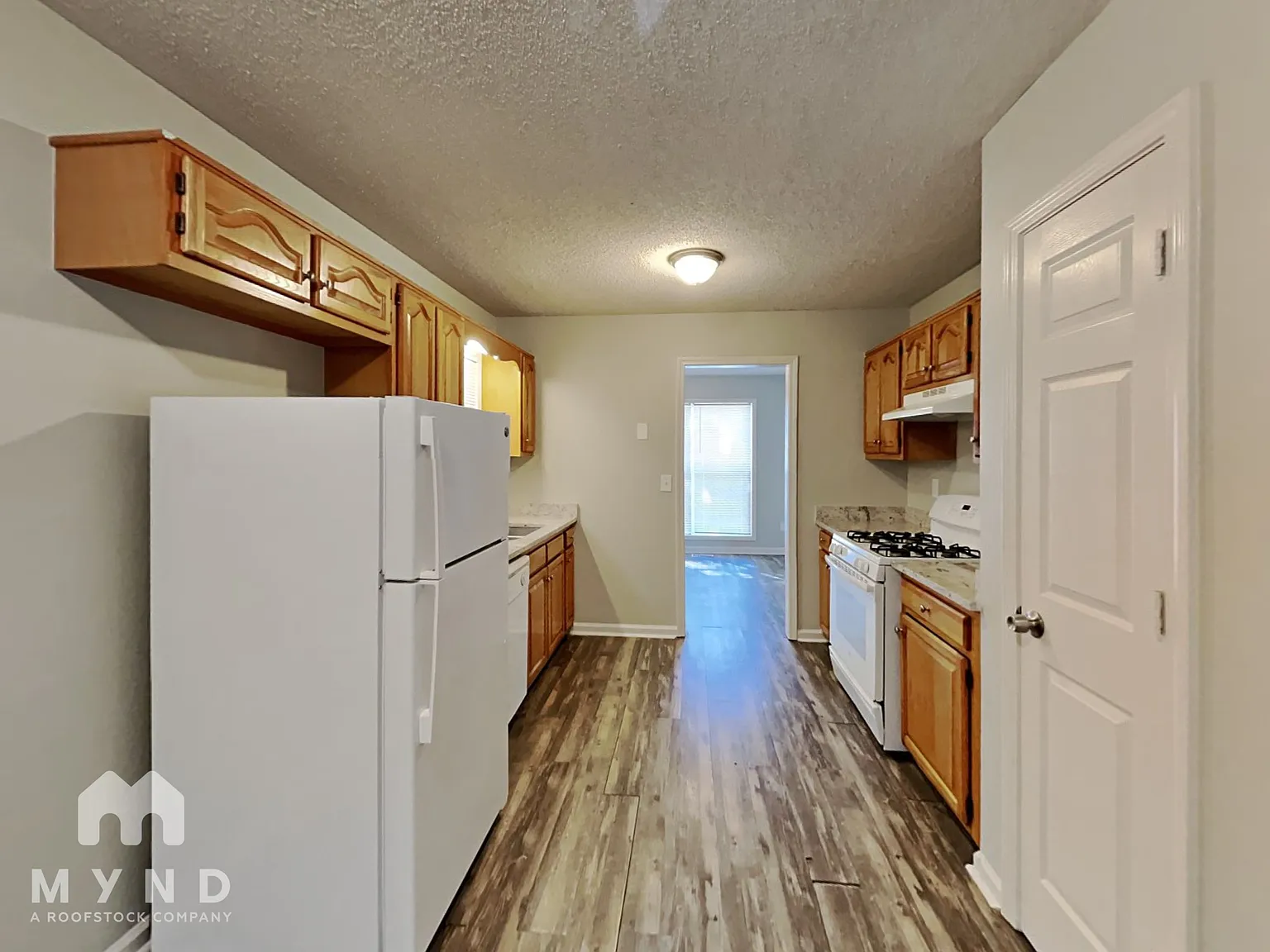 3 bed, 2.0 bath, 1364 sqft, $1,890 — Photo 3