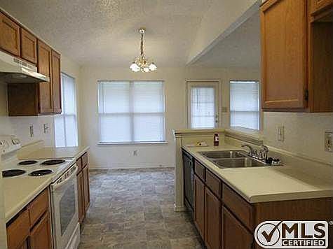 5th image of 3404 Misty Valley Dr