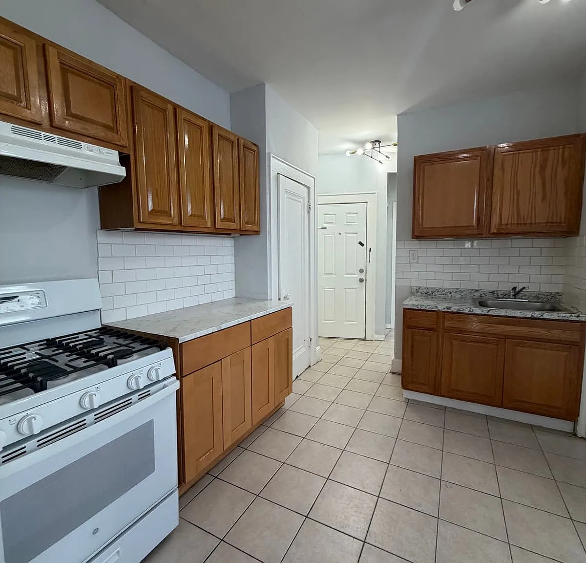 2 bed, 800 sqft, $1,850 — Photo 1