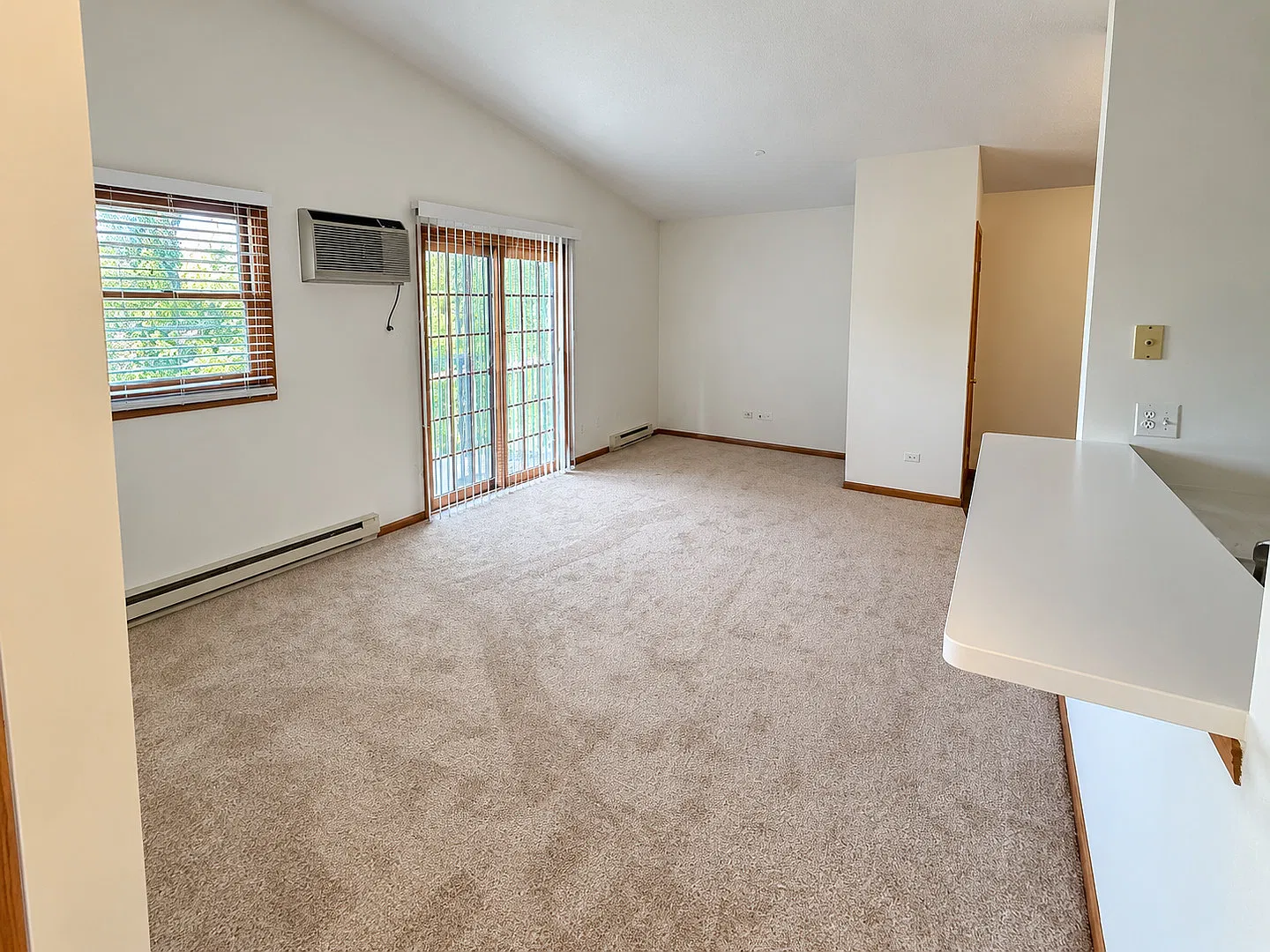 1 bed, 656 sqft, $1,500 — Photo 3
