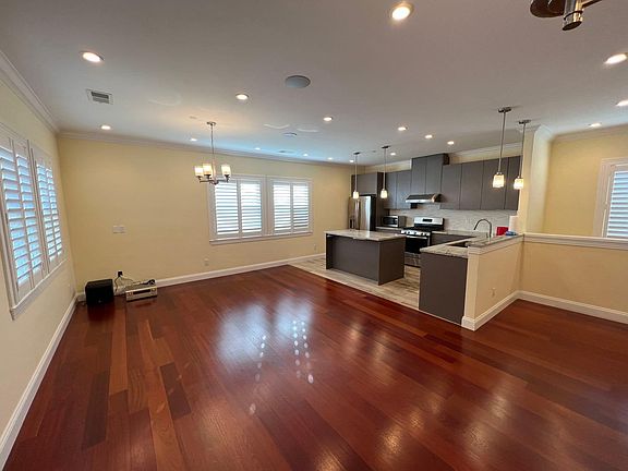 5th image of 821 Hickory Pl