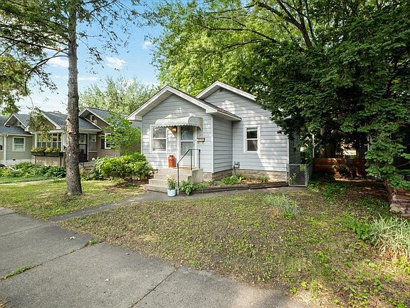 3rd image of 3932 45th Ave S