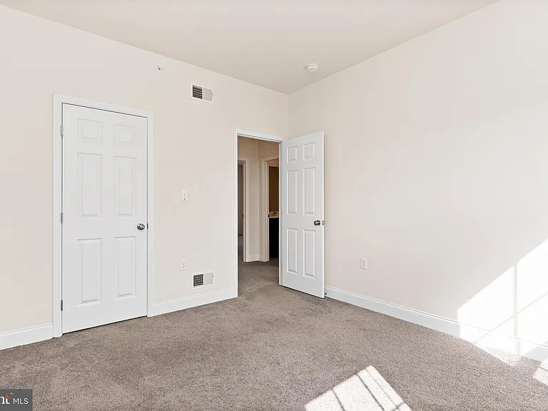 1323 Saxton Way — Photo 20