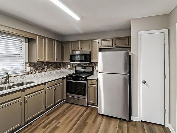 5th image of 1688 Jefferson Ln