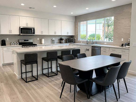 4th image of 140 Farmhouse Dr #4