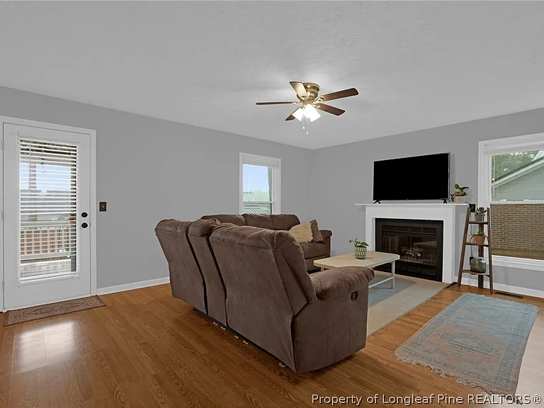 1928 Daphne Cir — Photo 6