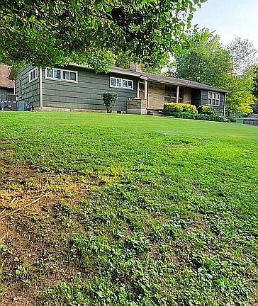 3rd image of 721 Brookhill Dr