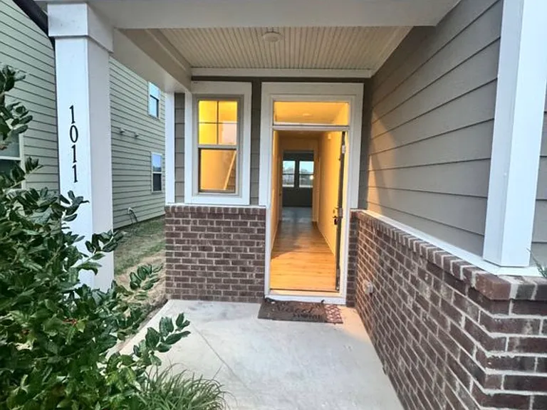 1011 Maylen Trce — Photo 2