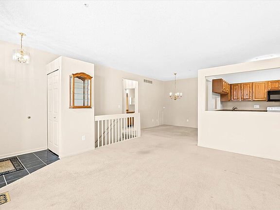 4th image of 49734 Plymouth Way