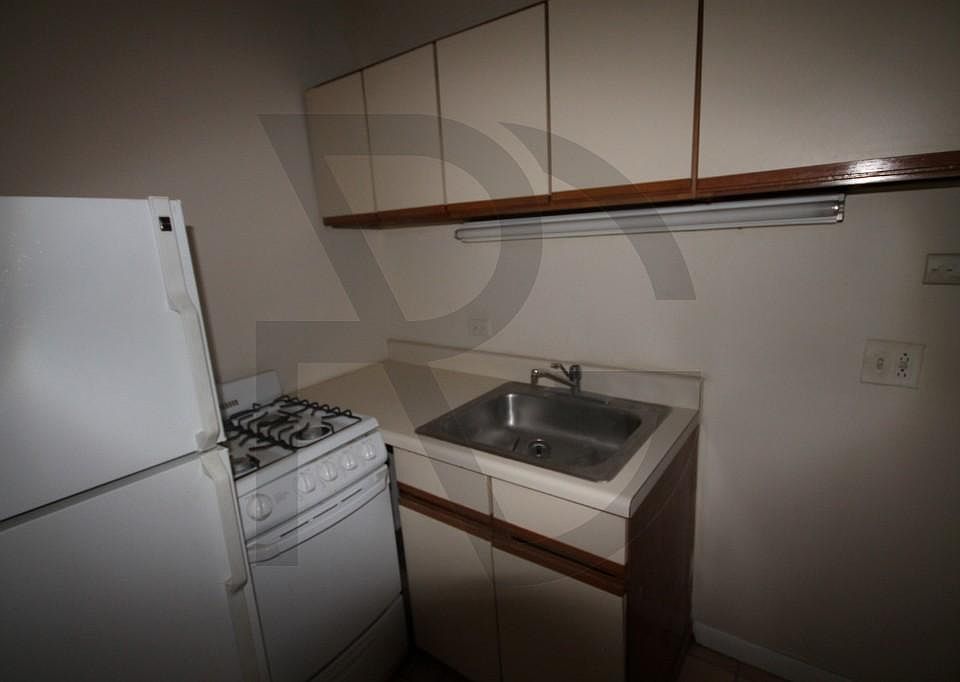 1st image of 815 W Cornelia Ave #817A307