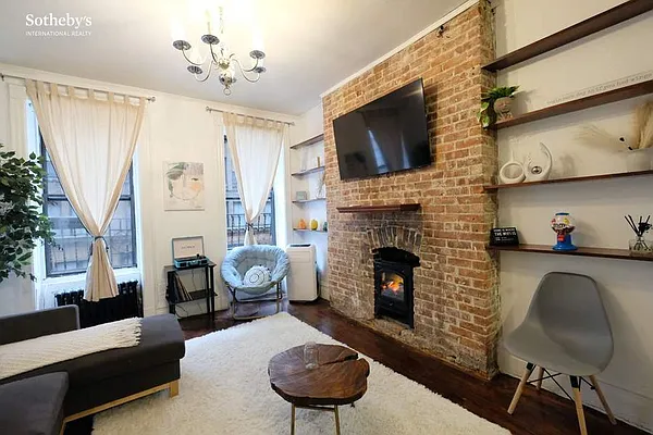 Rented by Sotheby's International Realty | media 7