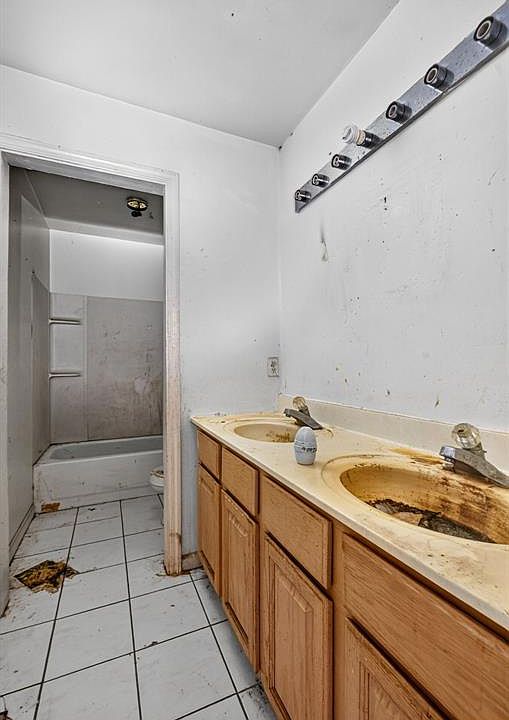 22nd image of 2101 E Obear Ave