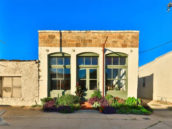 306 Conrad Hilton Blvd, Cisco, TX 76437