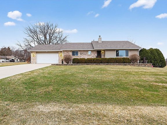 2nd image of 1210 Lake Summerset Rd