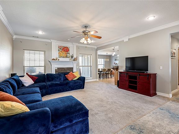 5th image of 2204 SW Pinoak Ave