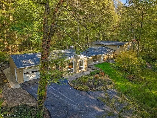 5 bed, 3.5 bath, 3500 sqft, $4,000 — Photo 2