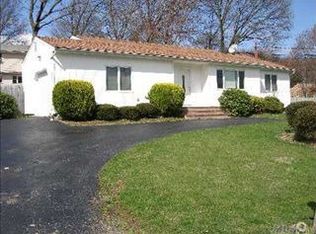 314 Concord St, Dix Hills, NY 11746