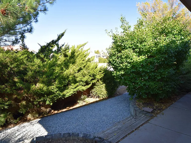 8615 Brighton Dr NE — Photo 24