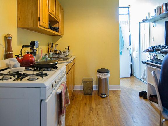 5th image of 248 Stagg St #3A