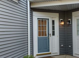 303 Mill St #303, Batavia, IL 60510