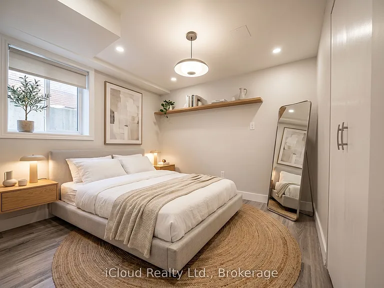 328 Wilson Rd S #LOWER — Photo 11