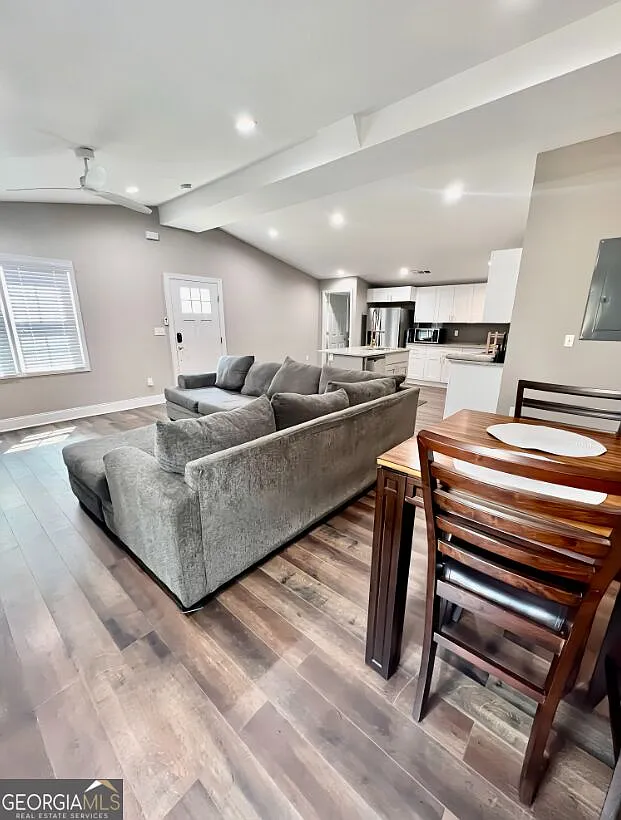3 bed, 2.0 bath, 1254 sqft, $1,890 — Photo 3