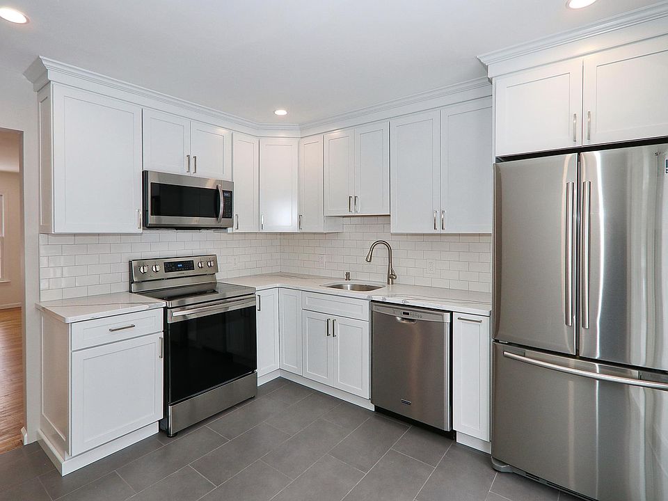 New eat-in Kitchen