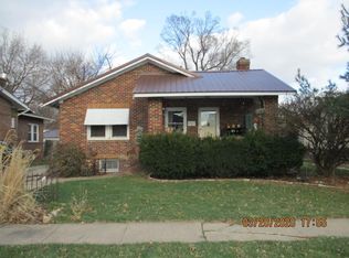 809 S 15th St, Centerville, IA 52544