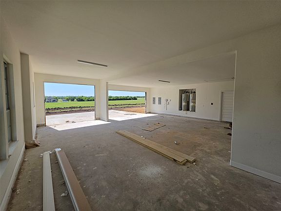 3rd image of 1321 Enloe Rd
