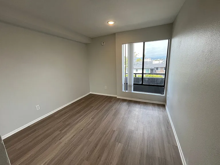 315 Virgil — Photo 48