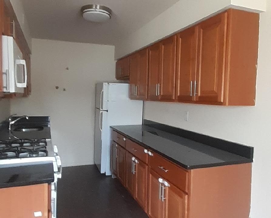 2nd image of 753 Mill St #1