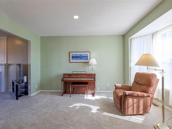 5th image of 900 NE 93rd Ct