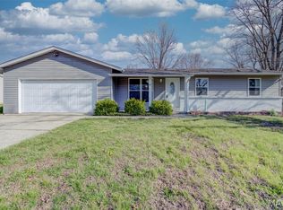 2 Country Ln, Warrenton, MO 63383