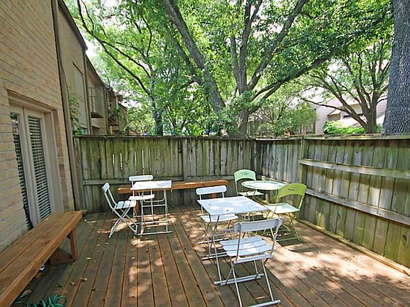 This is the front patio. Nice and shady!!